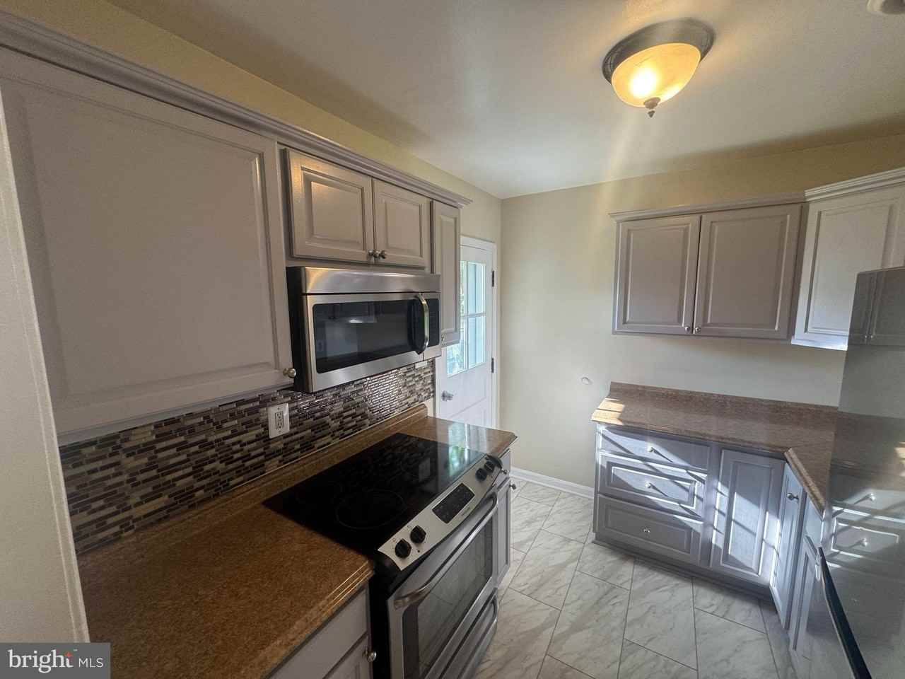 2810 Xavier Ln - Photo 3 of 27