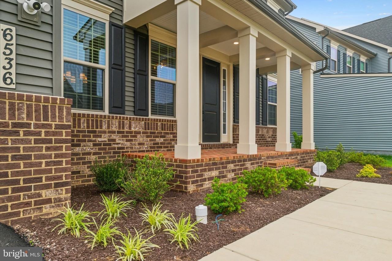 6536 Clubhouse Drive - Photo 4 of 40