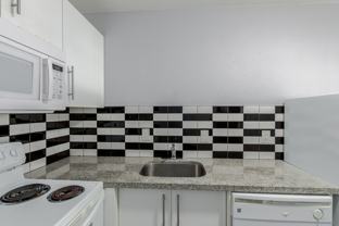 1222 W 4th St #2 - Photo 1 of 1