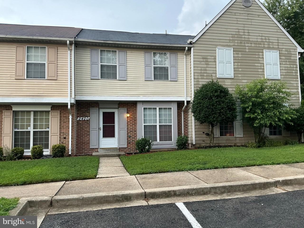 2420 Rosecroft Court