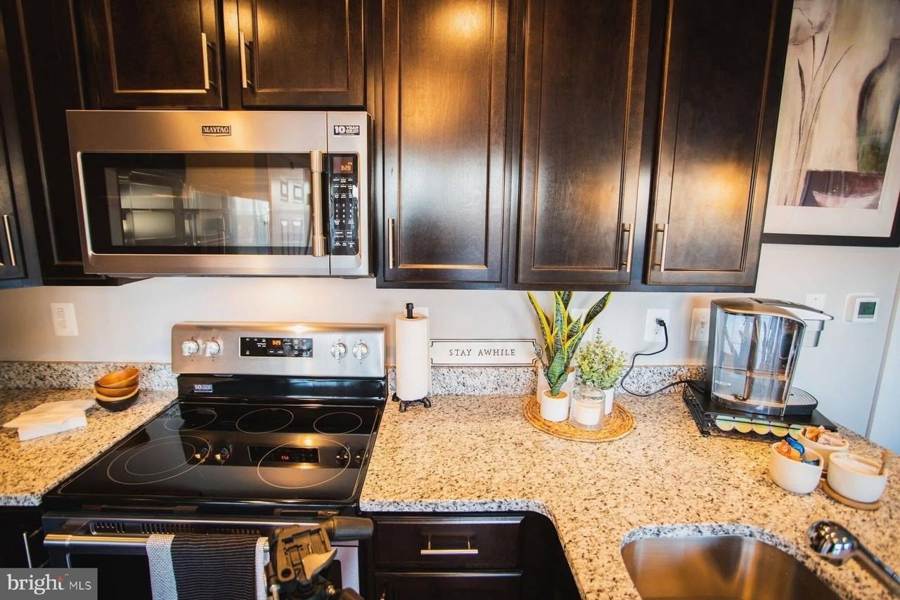 607 7th St Apt 100 #100-103 - Photo 7 of 26