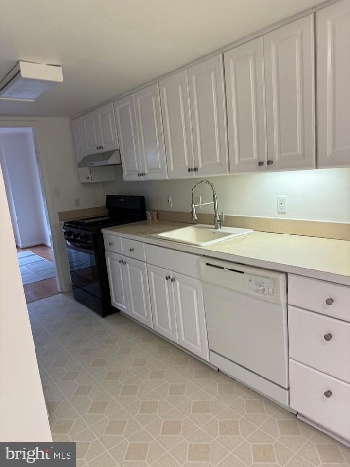 5944 Westchester Park Dr - Photo 5 of 13