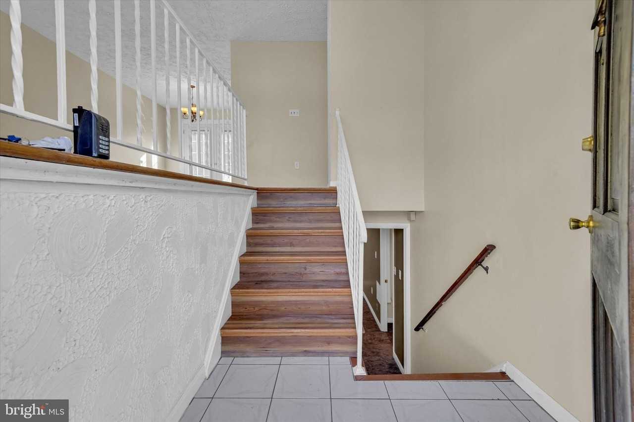 6812 Pepper St - Photo 5 of 42