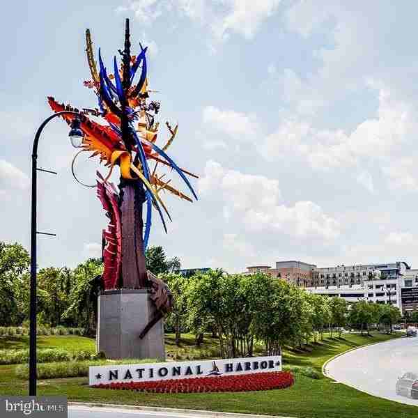 724 Sentry Sq - Photo 3 of 50