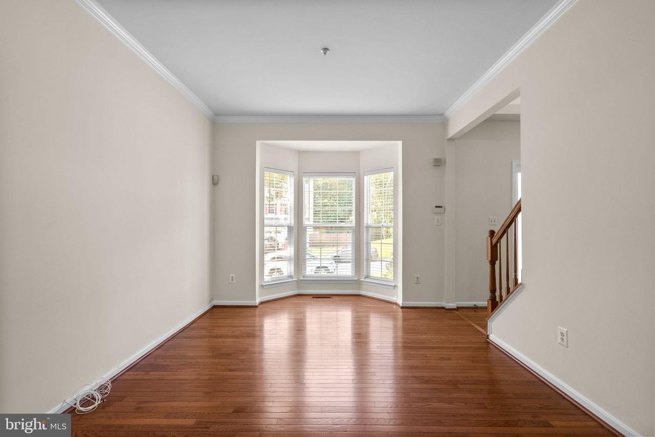 8913 Tonbridge Ter - Photo 7 of 42