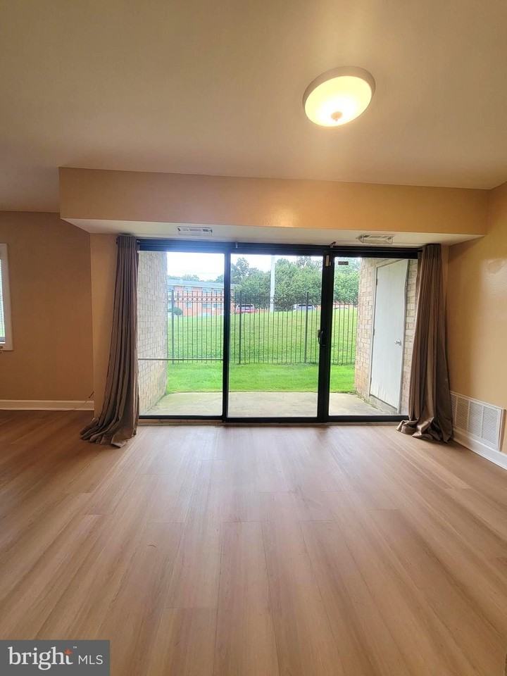 6300 Hil Mar Dr Unit 4 #4 - Photo 3 of 13