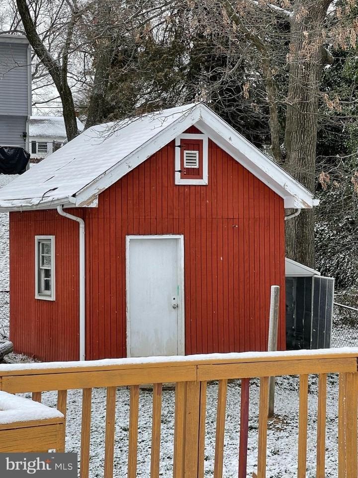 6513 Fairbanks St - Photo 5 of 15