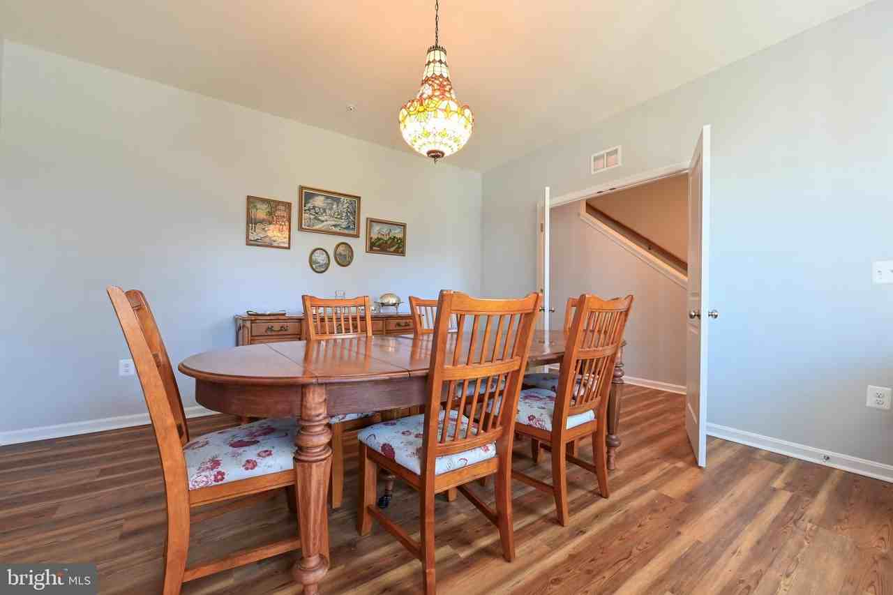 5559 Trafalgar Road - Photo 7 of 50