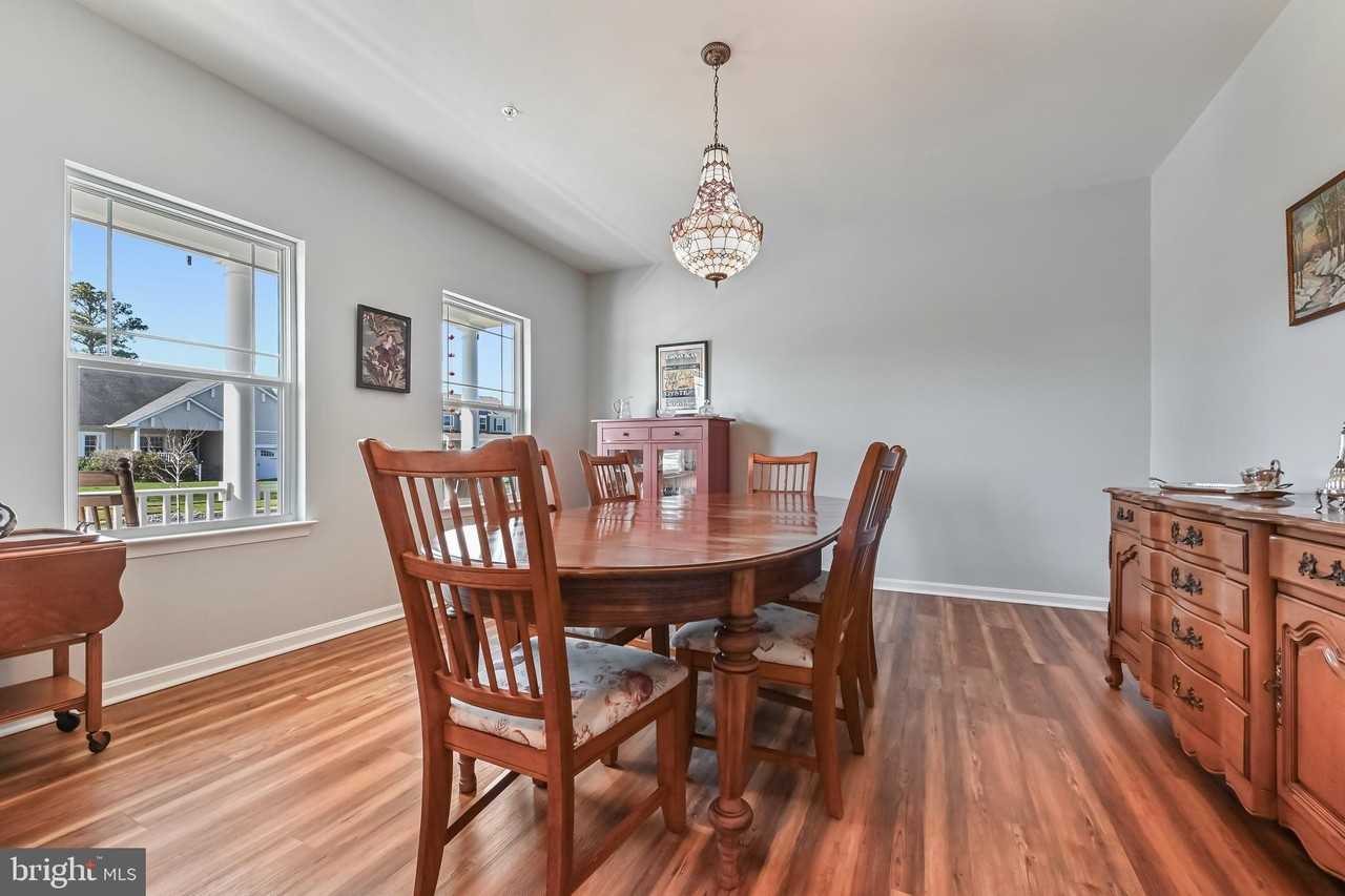 5559 Trafalgar Road - Photo 6 of 50