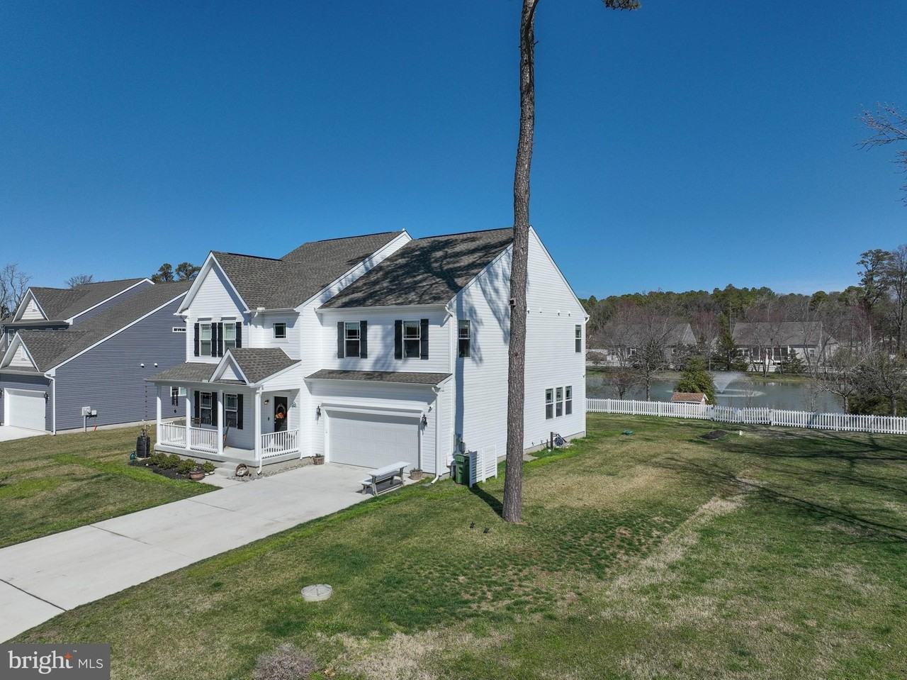 5559 Trafalgar Road - Photo 3 of 50