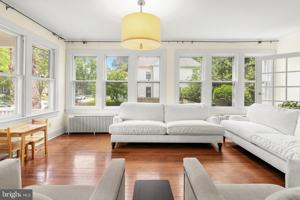 featured image of 205 S Hanson St