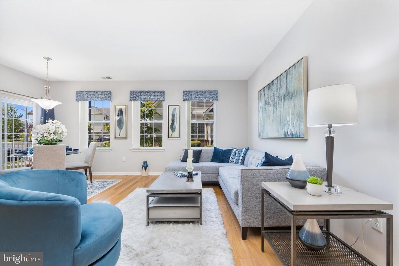 198 Camelot Court - Photo 2 of 6