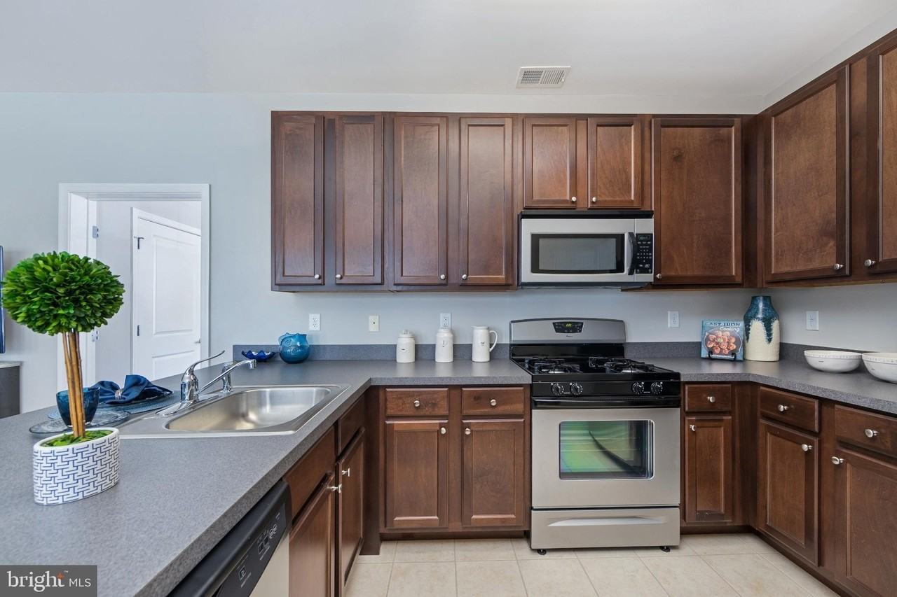 198 198 CAMELOT Court unit: Ambrose Floor Plan - Photo 2 of 3