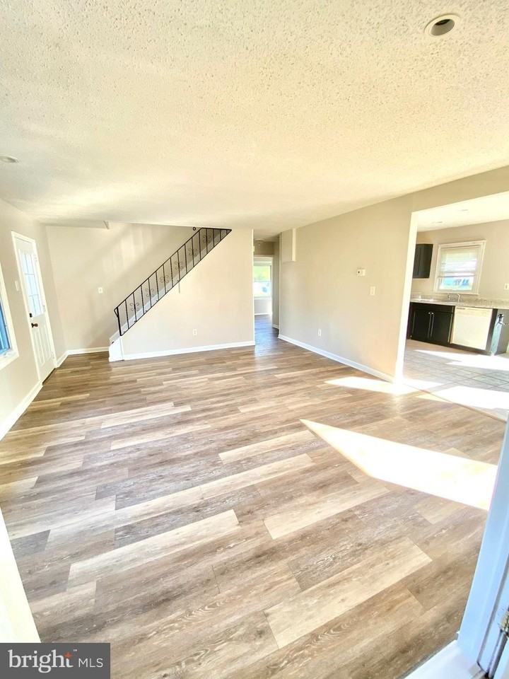 46 Beaverdale Ln - Photo 4 of 12