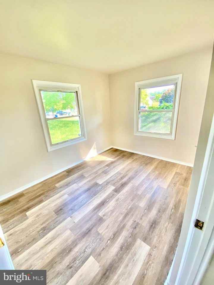 46 Beaverdale Ln - Photo 7 of 12