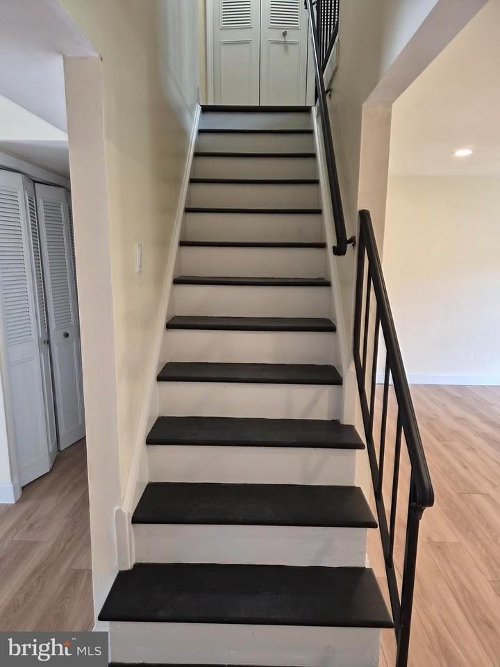 17 Rittenhouse Court - Photo 3 of 13