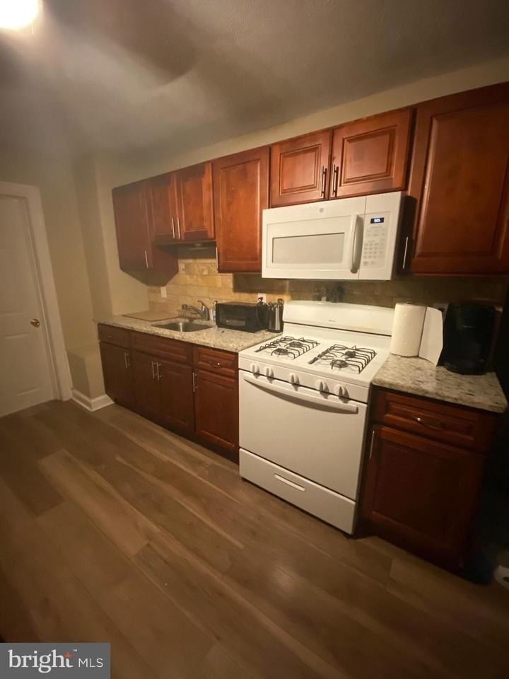 430 Leconey Ave 2nd Fl #2ndFL - Photo 6 of 16