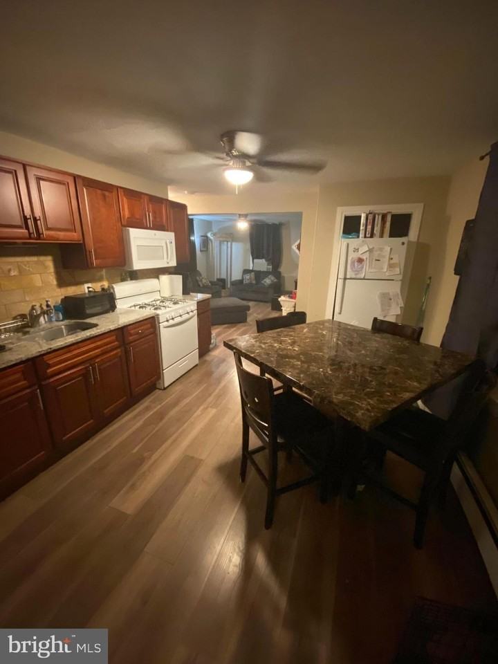 430 Leconey Ave 2nd Fl #2ndFL - Photo 7 of 16