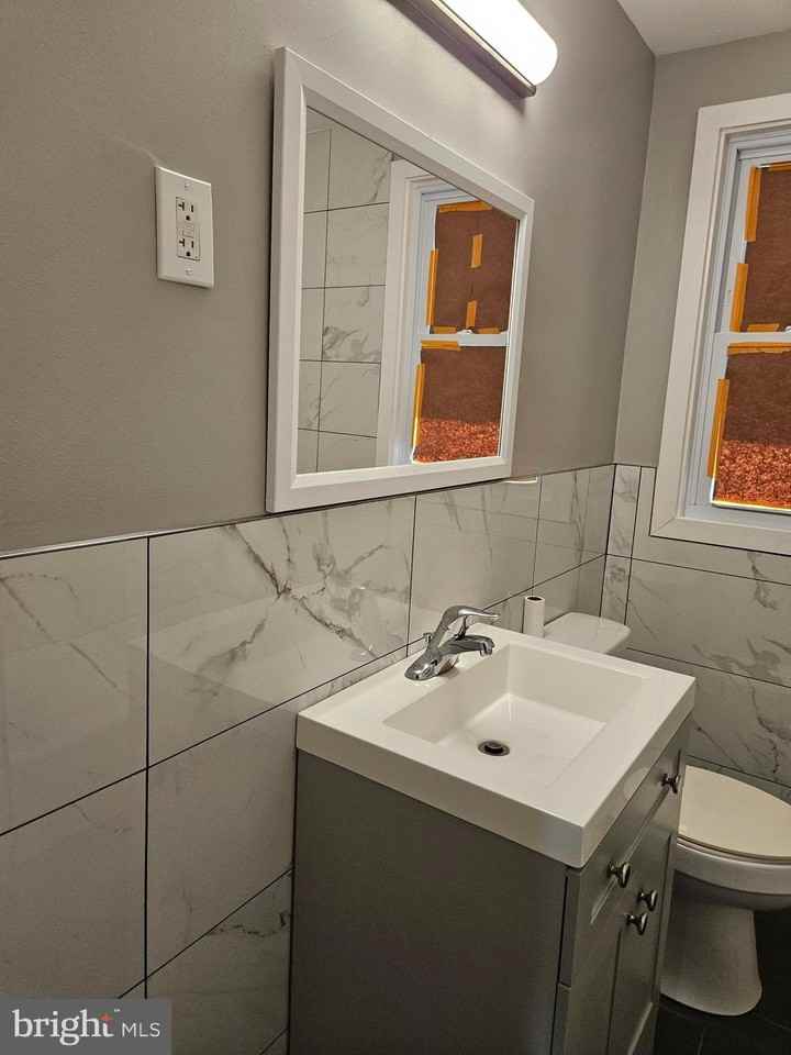 201 Kinsley Rd - Photo 2 of 7