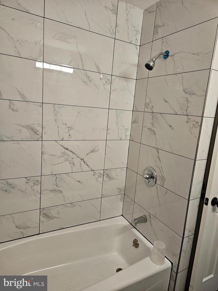 201 Kinsley Rd - Photo 3 of 7