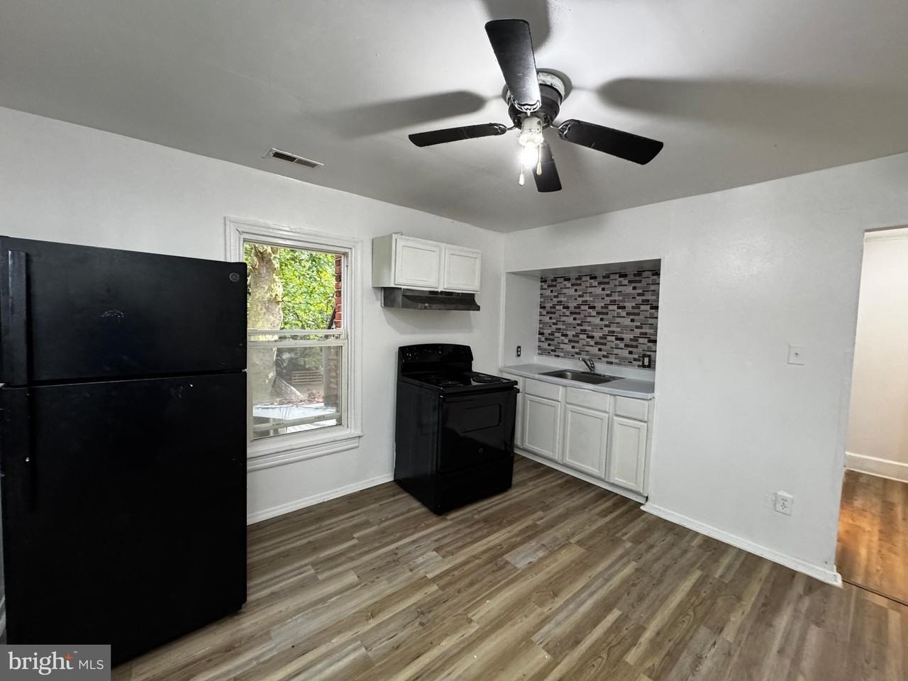 323 Vine St E Unit B #B - Photo 3 of 27