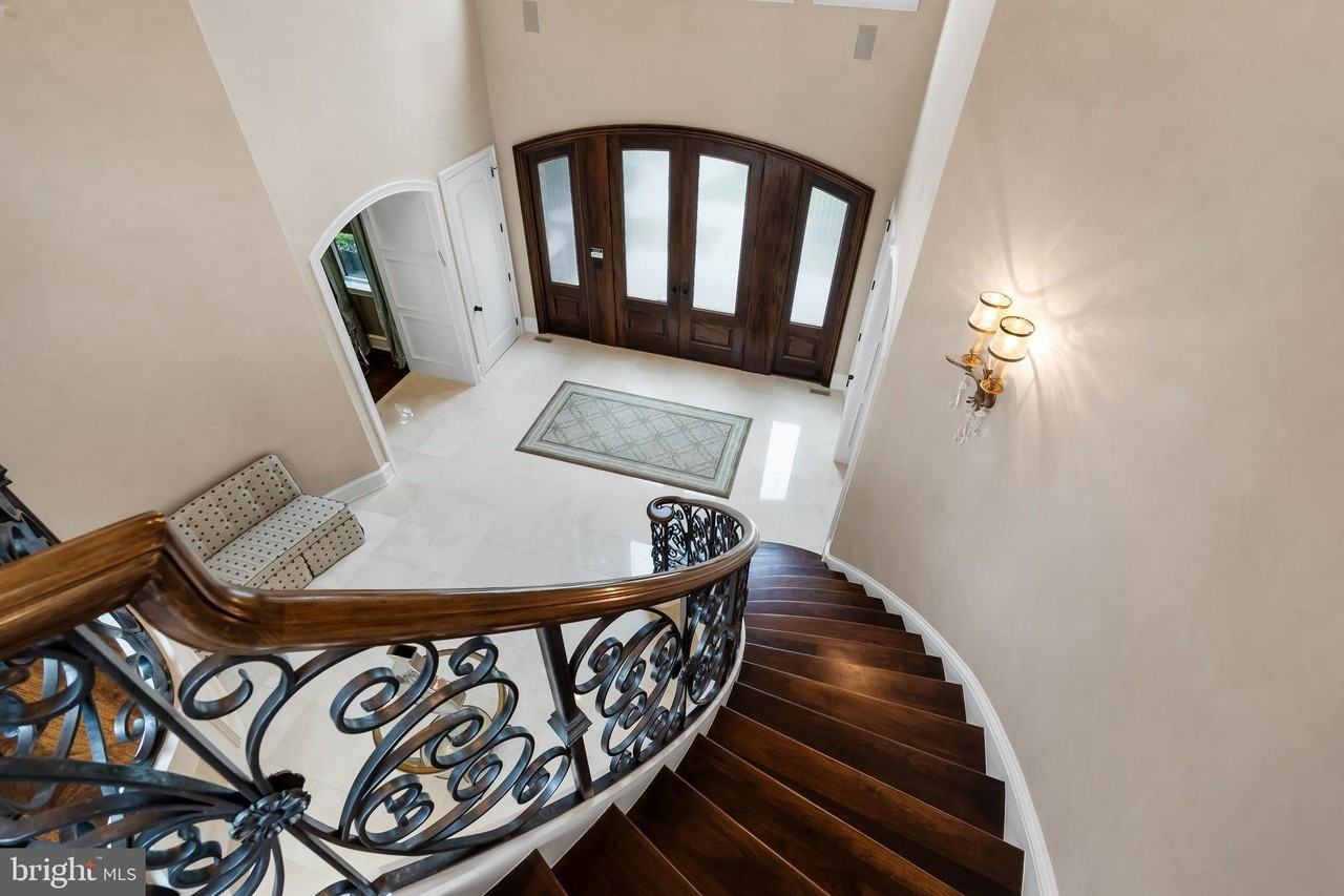 4 Southwood Dr - Photo 3 of 50