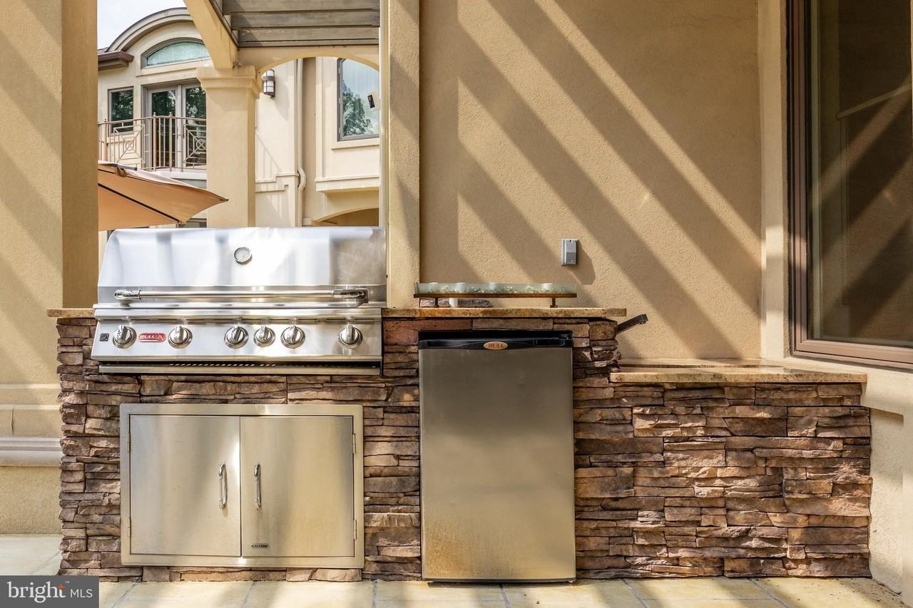 4 Southwood Dr - Photo 7 of 50