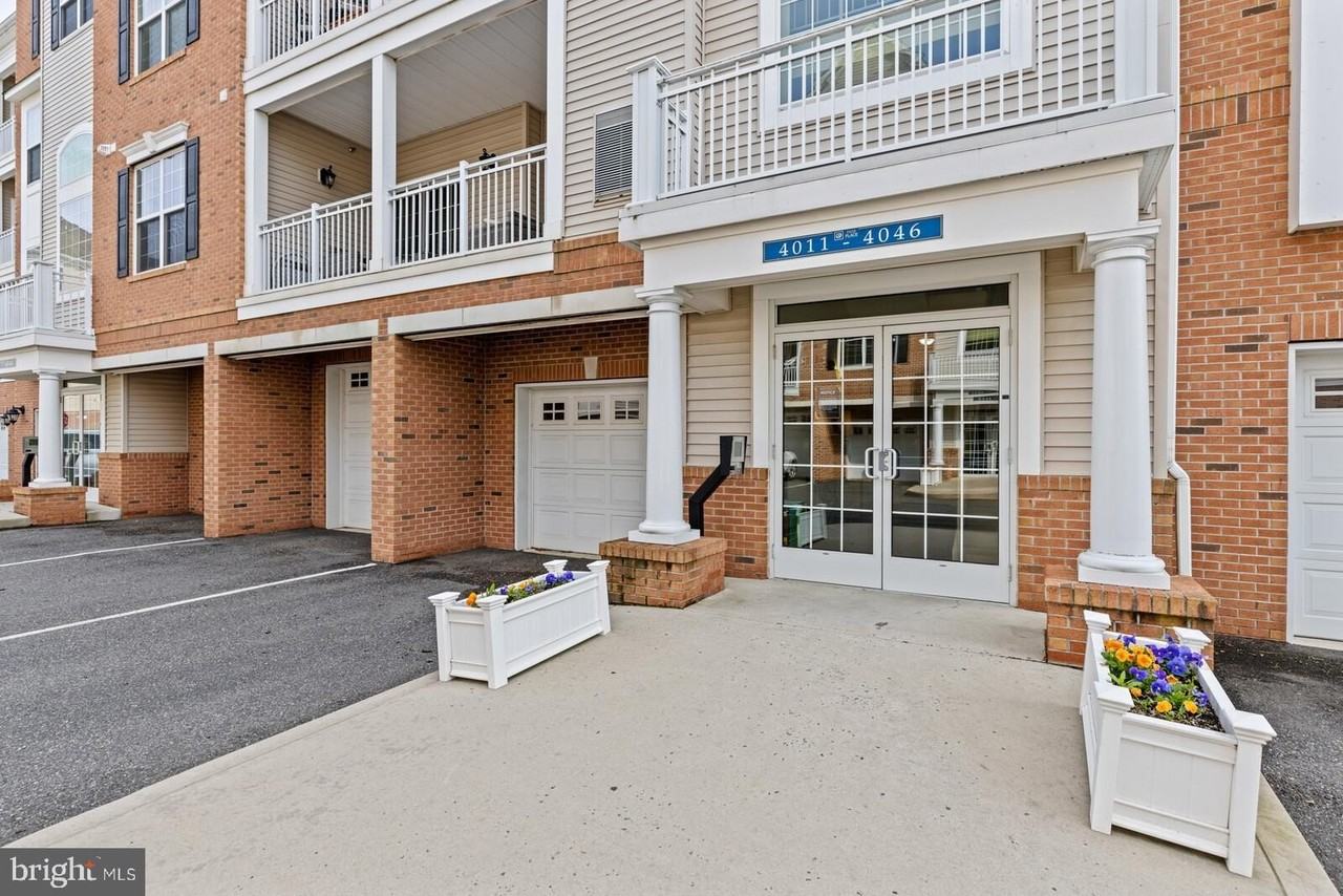 4021 4021 DERBY Court - Photo 5 of 25