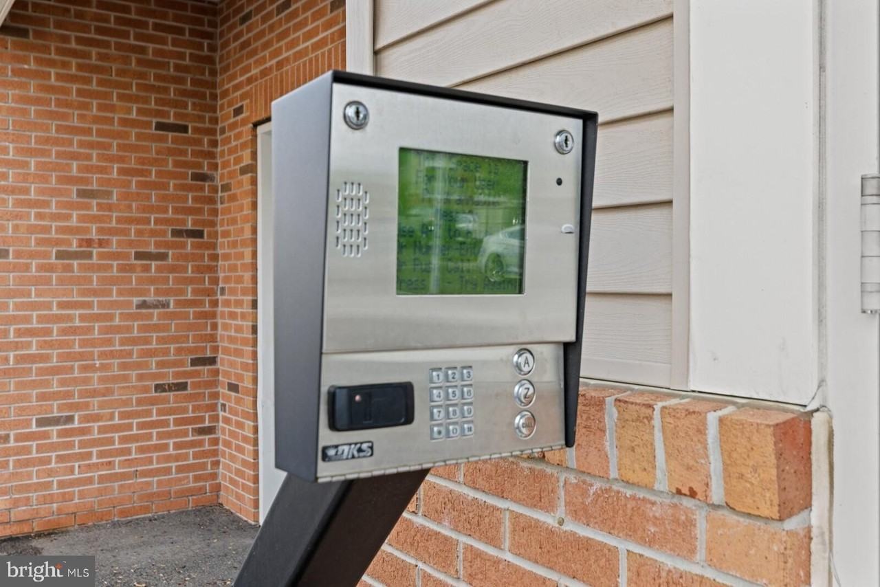 4021 4021 DERBY Court - Photo 6 of 25