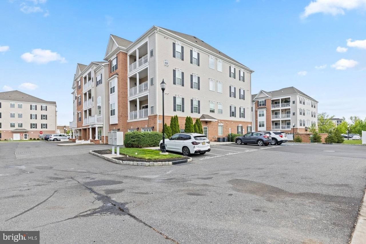 4021 4021 DERBY Court - Photo 7 of 25