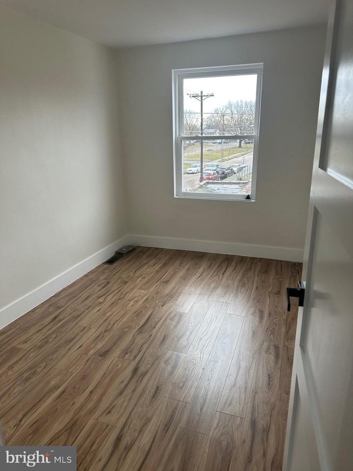 2277 Hollinshed Ave - Photo 6 of 6