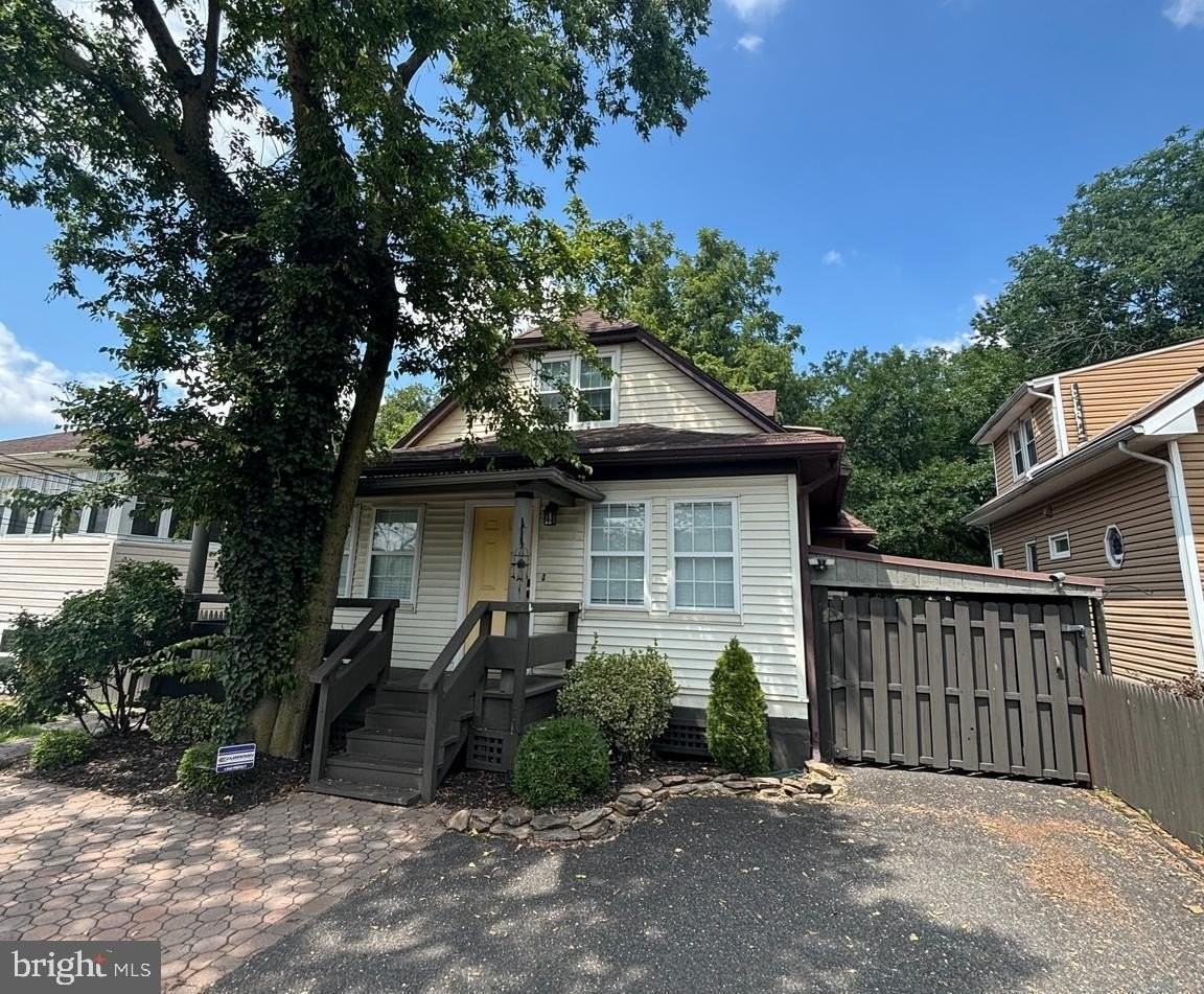 12 Dale Ave - Photo 4 of 21