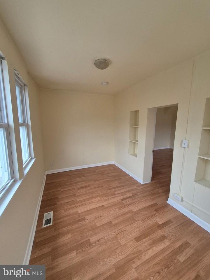 1245 Empire Ave #1 - Photo 3 of 7