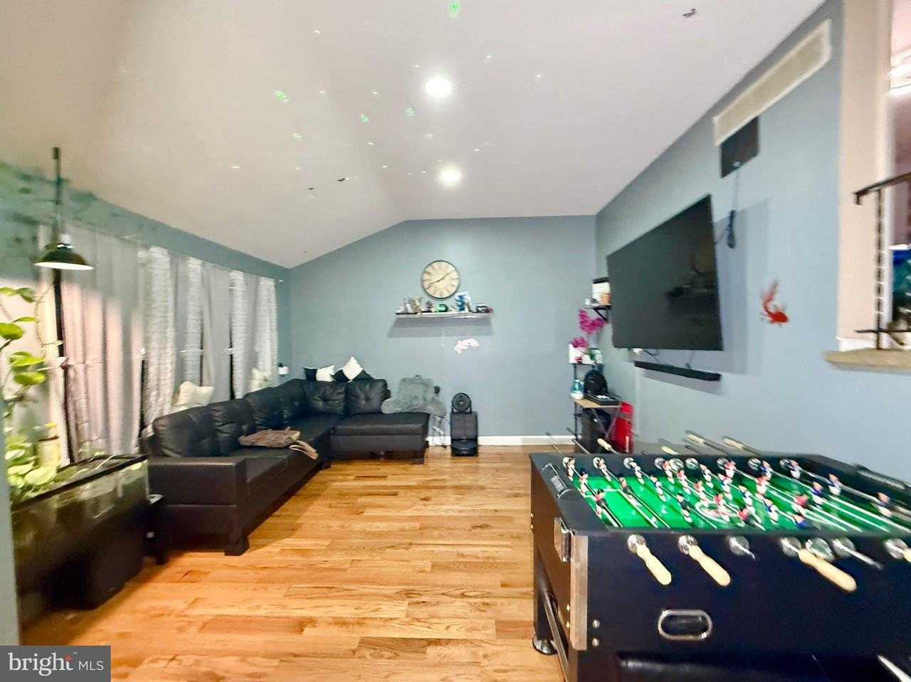 322 7th Ave - Photo 3 of 11