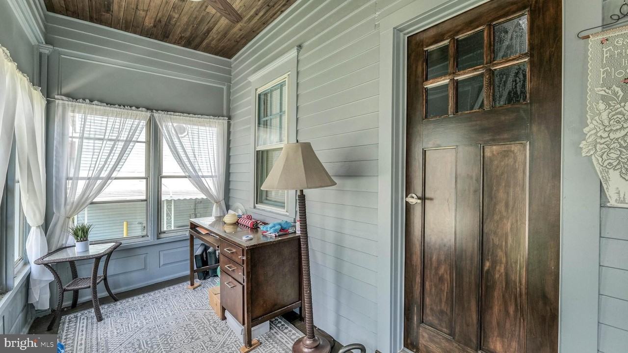 323 Monroe Ave - Photo 4 of 25