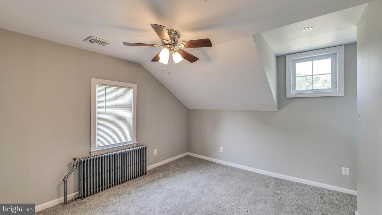 323 Monroe Ave - Photo 7 of 25