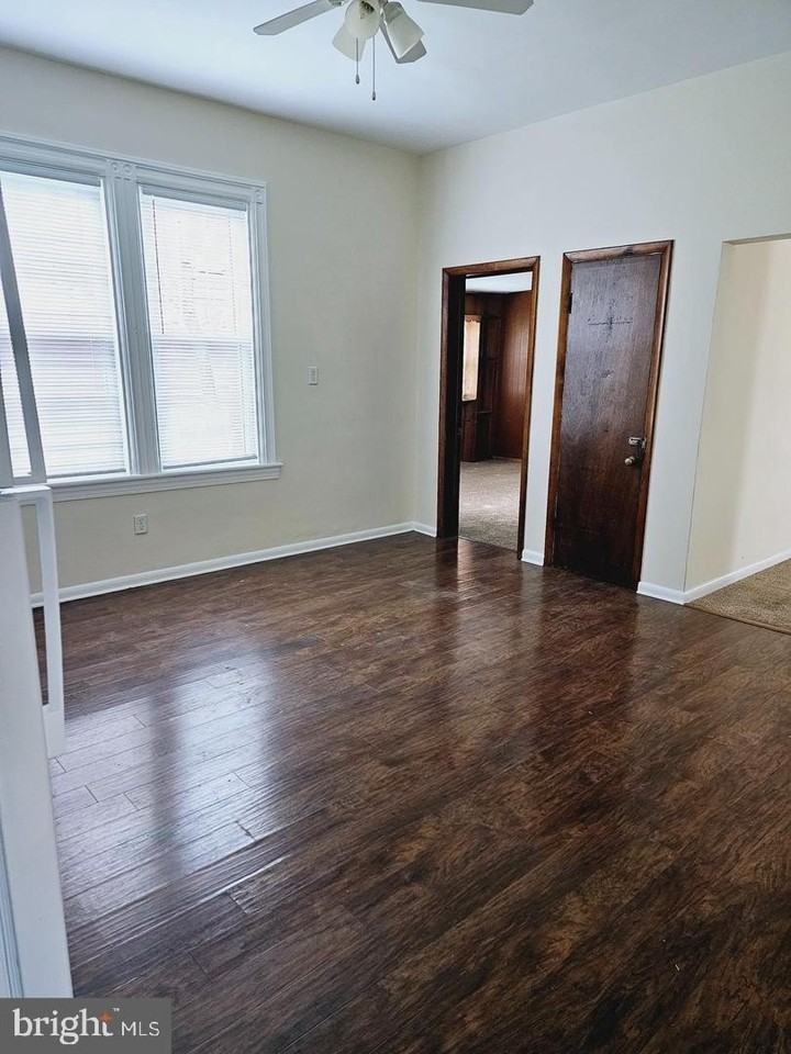 534 Park Ave - Photo 4 of 12