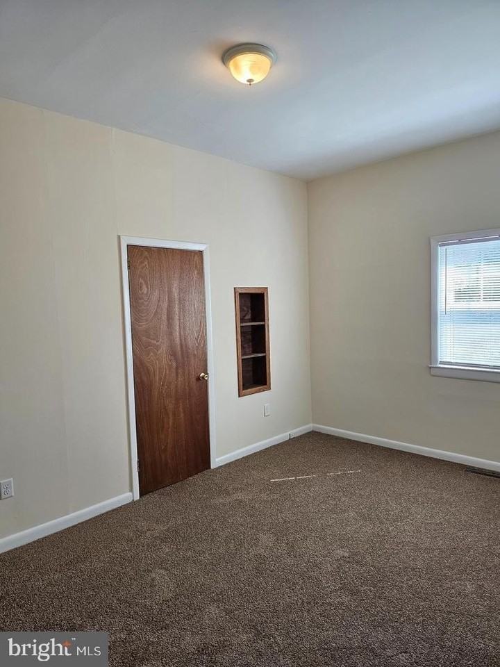 534 Park Ave - Photo 5 of 12