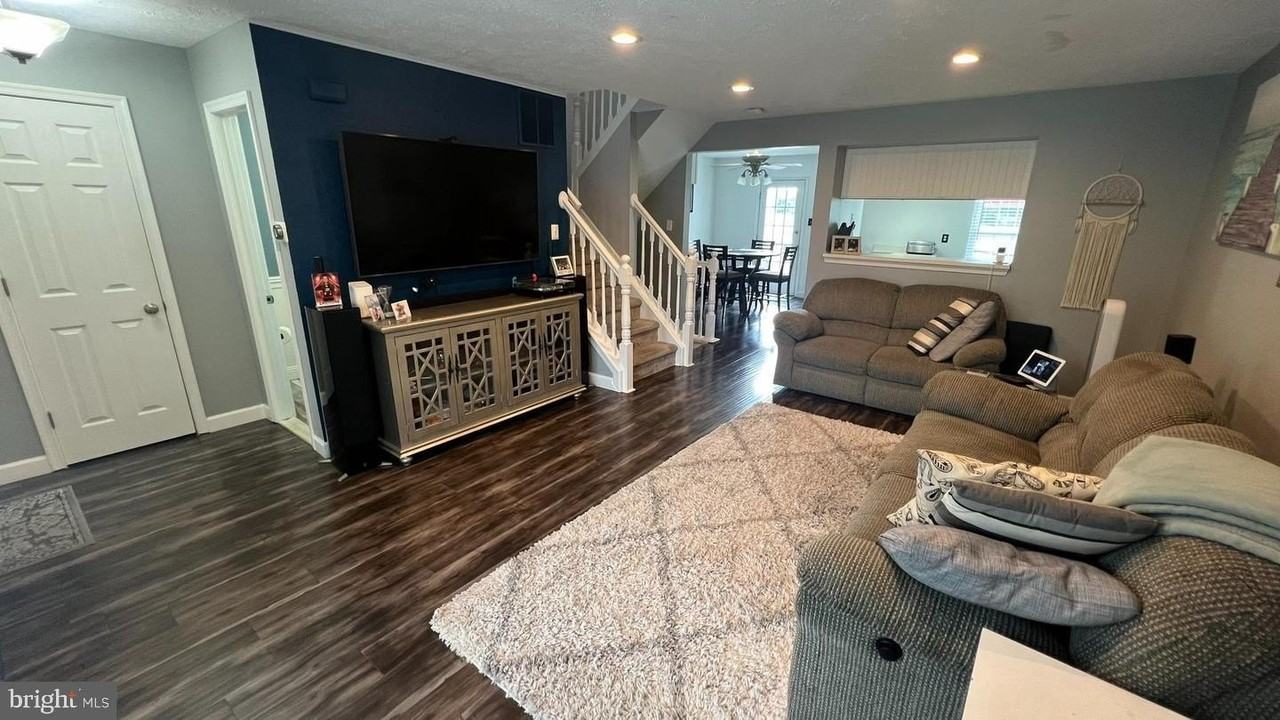 33 Pinehurst Ct - Photo 4 of 23