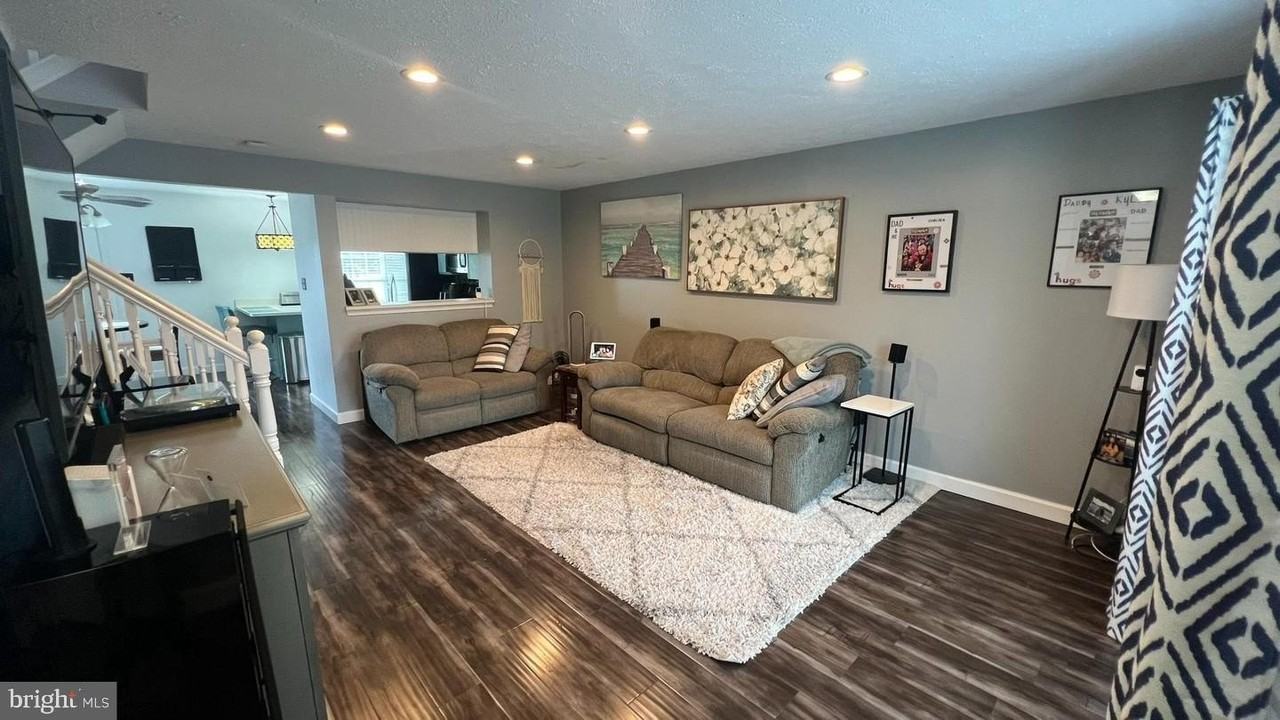 33 Pinehurst Ct - Photo 3 of 23