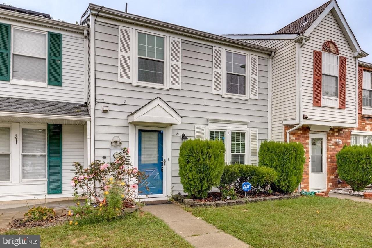 6 Victoria Manor Ct #6 - Photo 2 of 20