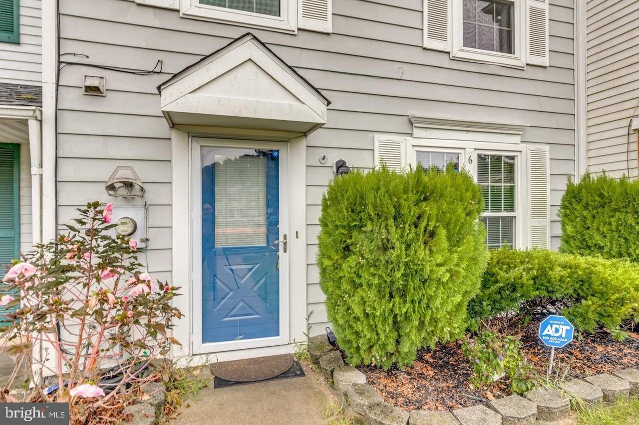 6 Victoria Manor Ct #6 - Photo 3 of 20