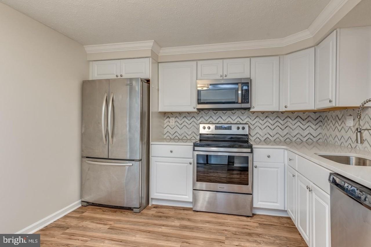 6 Victoria Manor Ct #6 - Photo 2 of 20