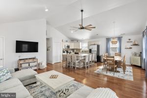 featured image of 1527 Bay Ave Unit B #B