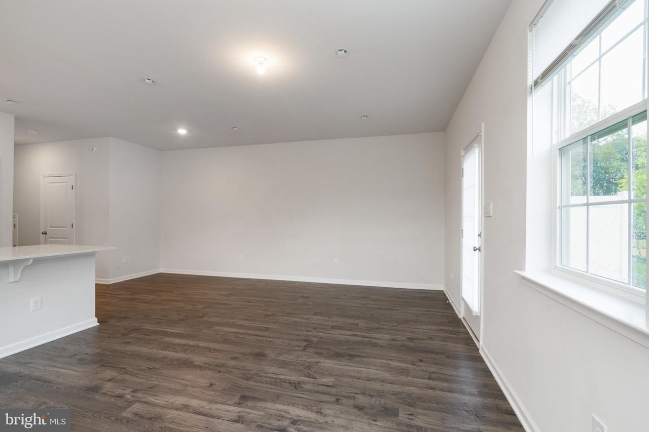 301 Mazzeo Dr - Photo 7 of 50