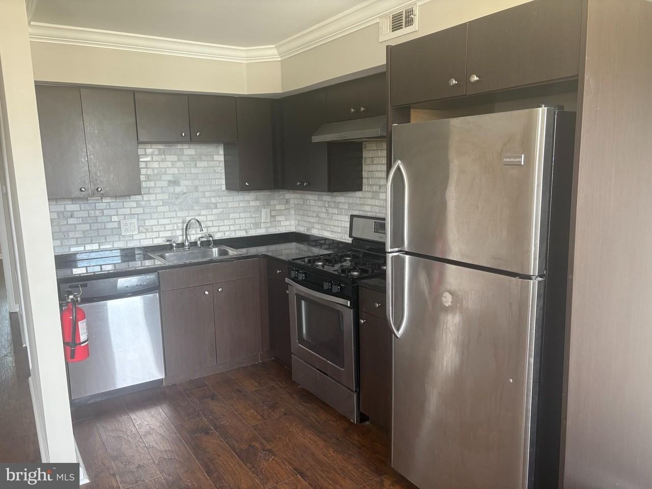 517 Tatum Street - Photo 2 of 12