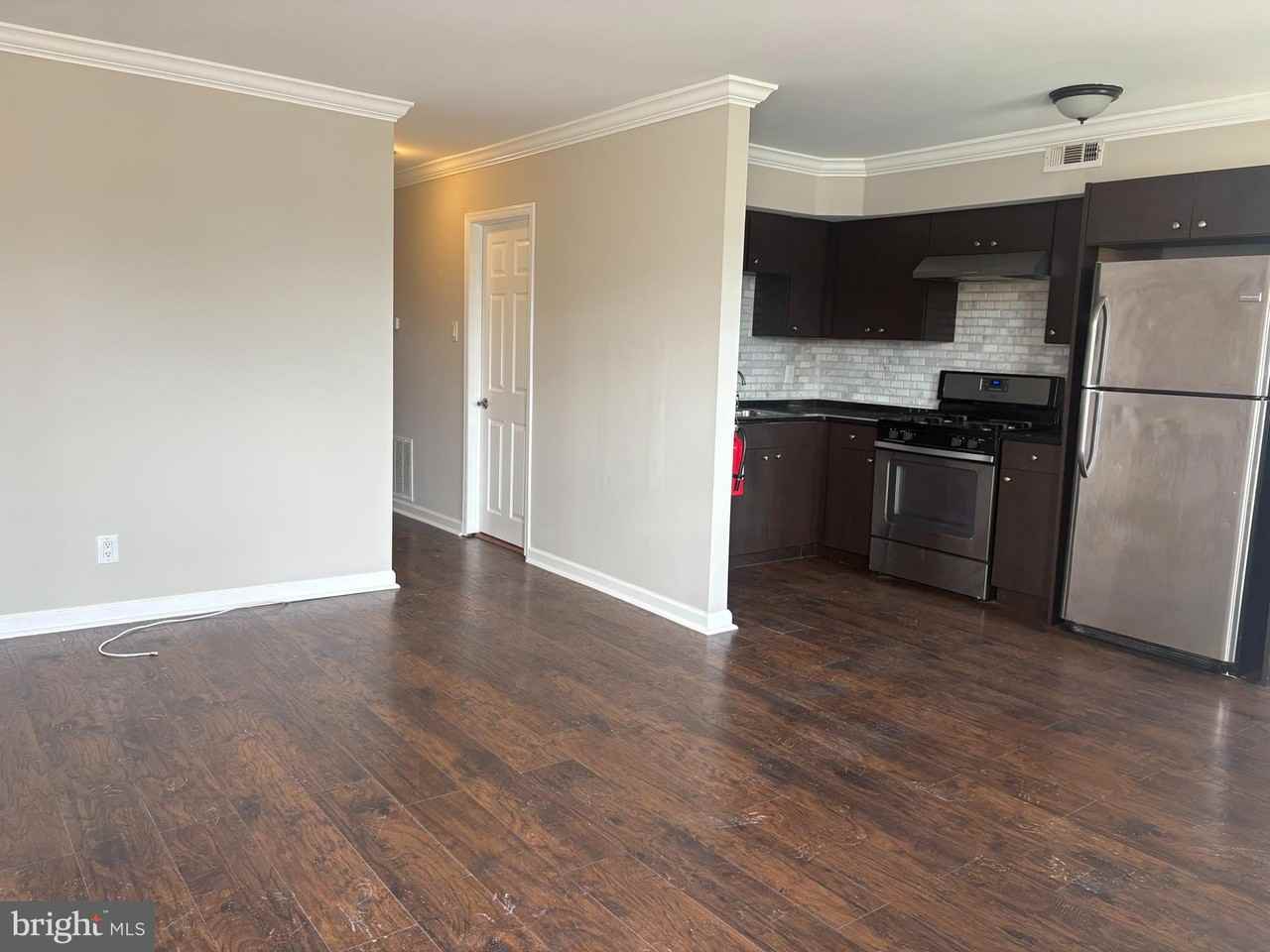 517 Tatum Street - Photo 4 of 12