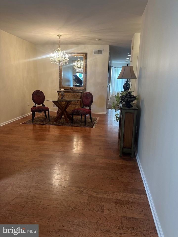 110 Sansom Ln - Photo 3 of 13