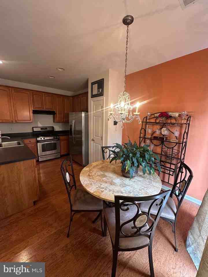 110 Sansom Ln - Photo 4 of 13