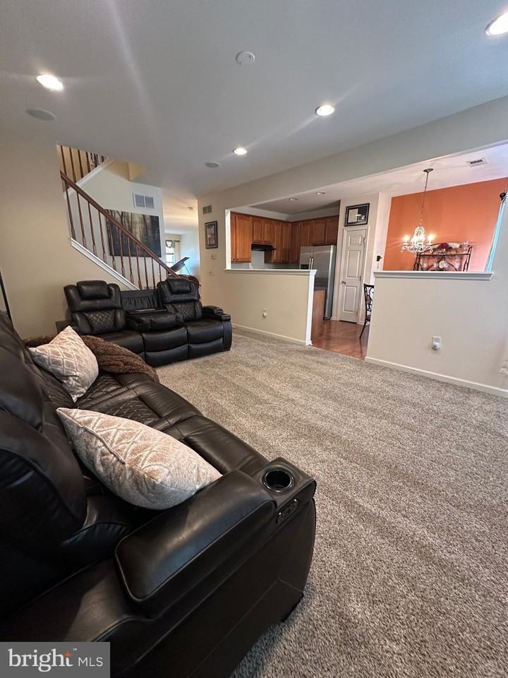 110 Sansom Ln - Photo 5 of 13